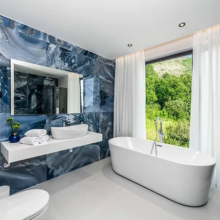 Coastal Bliss Vila *