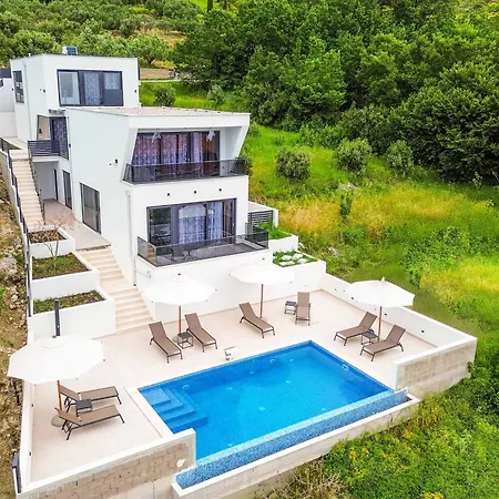 Coastal Bliss Vila